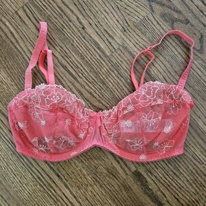 Unpadded mesh lace bra